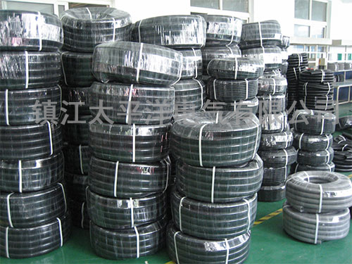 黑色波(bo)紋尼龍軟(ruǎn)管