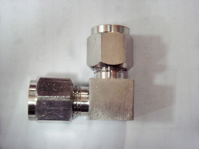 卡套(tao)彎頭中間(jian)接頭生産(chan)租賃廠家(jia)