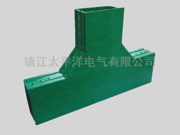 玻璃(li)鋼水平三(sān)通